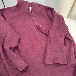 Women's V-Neck Sweater - Burgundy